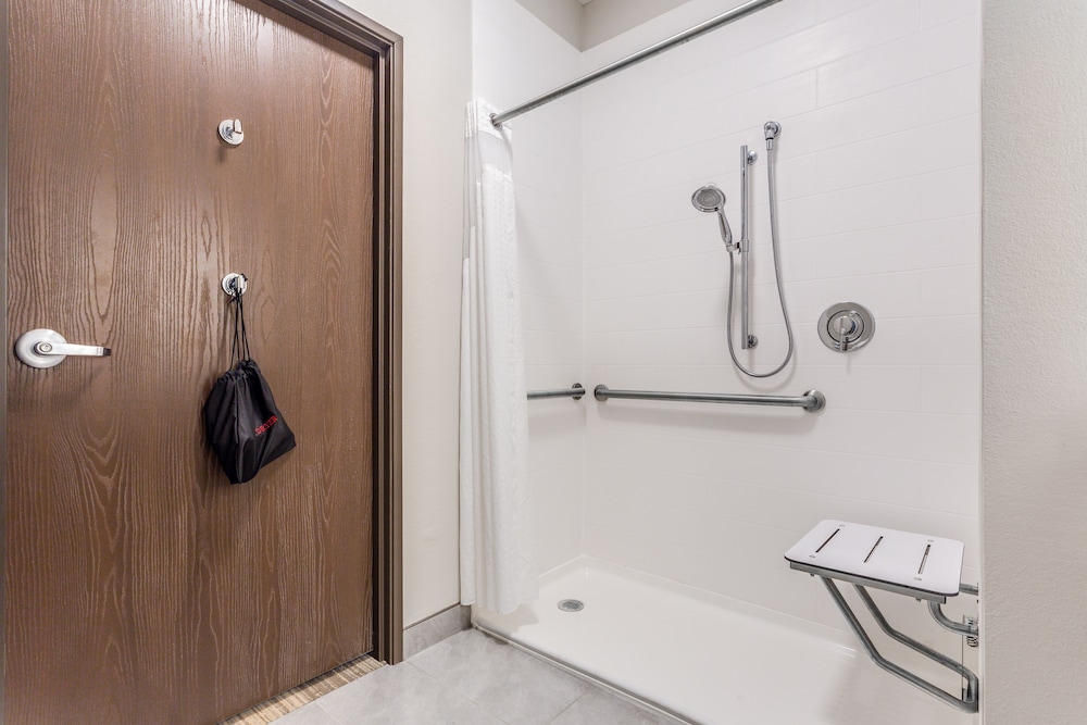 Holiday Inn Express & Suites Eau Claire North by IHG - photo 13