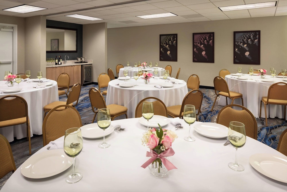 Fairfield Inn & Suites by Marriott Napa American Canyon - photo 21