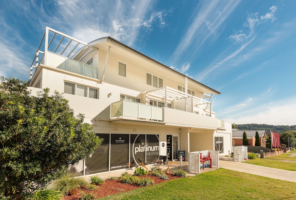 Warners Bay Apartments — 4-Star Luxury Hotel in Warners Bay, Australia