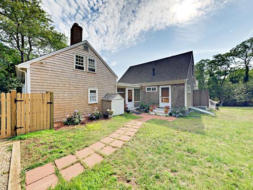 Brookview Bungalow — Wellfleet — photo 2