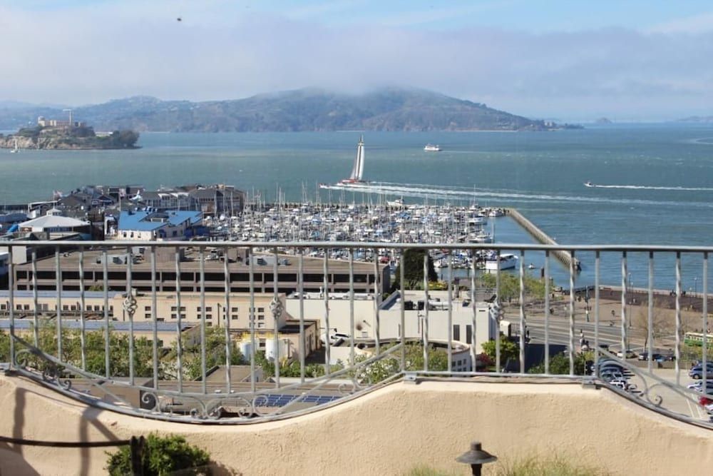 Ocean View Terrace Apartment — 4-Star Luxury Hotel in San Francisco, United States