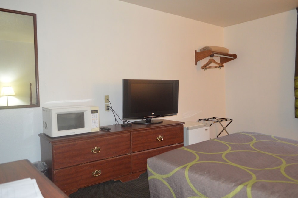 American Elite Inn - photo 36