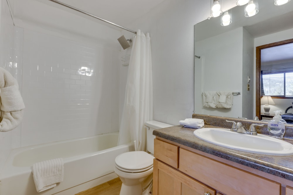 Winter Park Condo w Pool 3 Mi to Ski Resort - photo 5