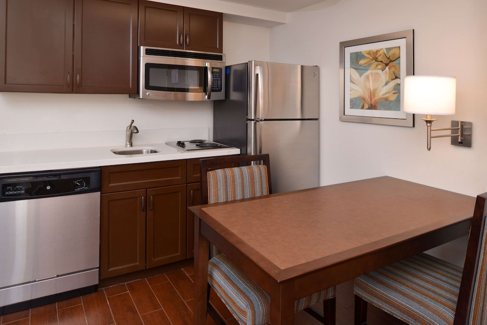 Hampton Inn & Suites Pueblo Southgate - photo 24