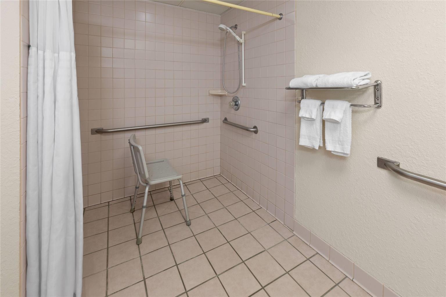 Quality Inn & Suites - photo 20