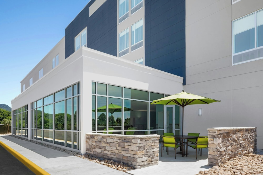 SpringHill Suites by Marriott Roanoke North - photo 23