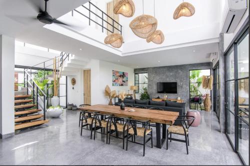 Sleeps 20 people close to Finns Beach Club & Atlas in Canggu, Indonesia