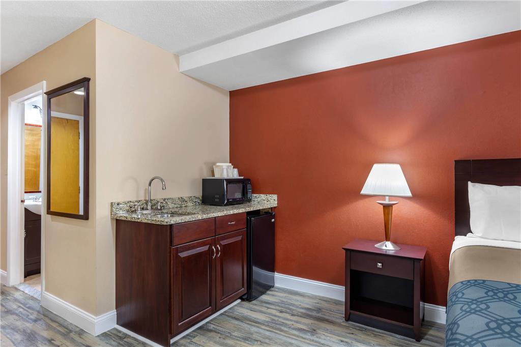 Econo Lodge Inn & Suites Old Saybrook Westbrook - photo 27