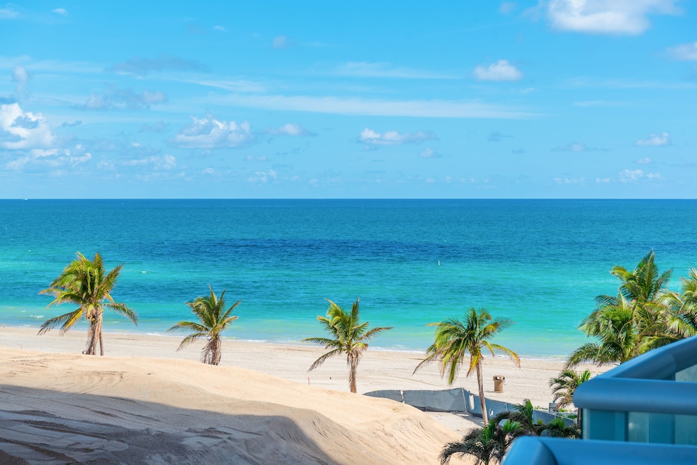 MARENAS BEACH RESORT privately managed by Miami and the Beaches Rentals — hotel in Sunny Isles Beach