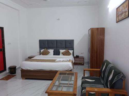 Hotel Shri Awadh Inn Ayodhya in Ajodhya, India