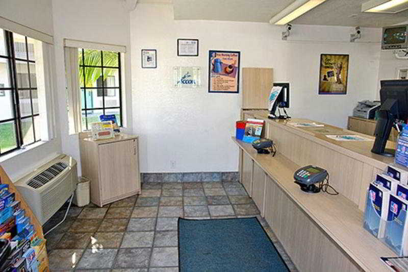 Motel 6 Carlsbad Downtown - photo 23
