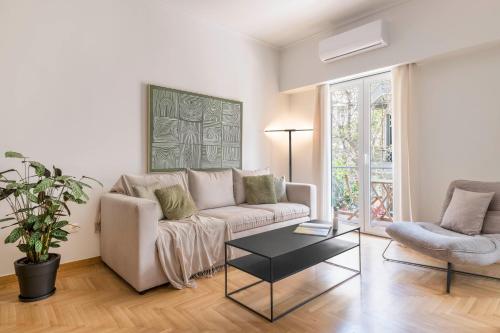 Chic & Spacious 3BR Apartment at National Museum by UPSTREET — 4-Star Luxury Hotel in Athens, Greece