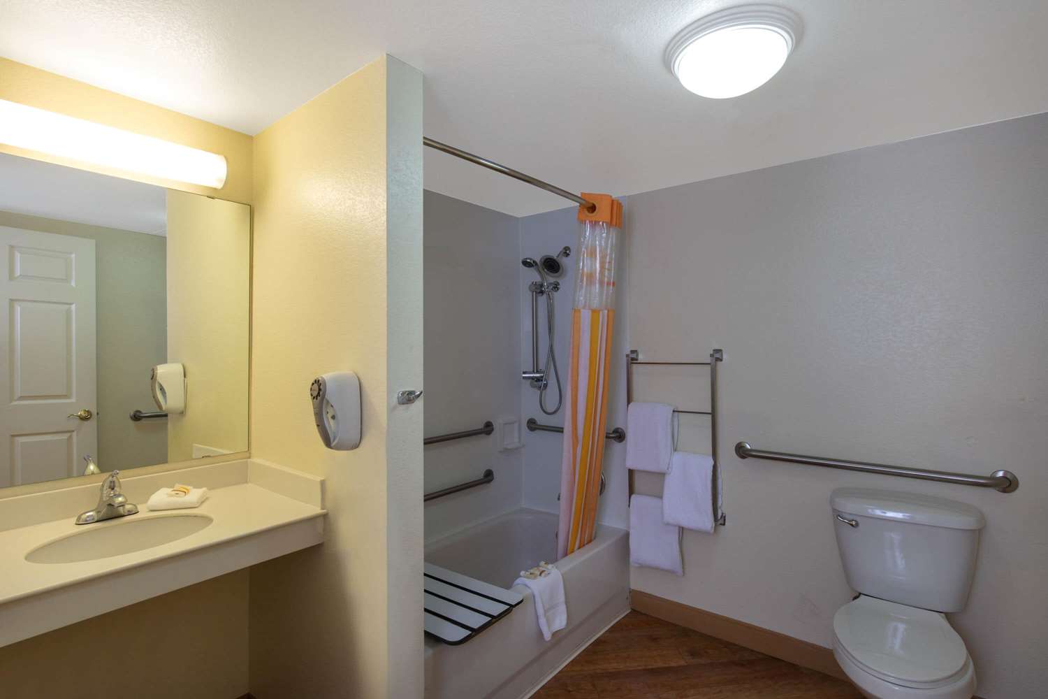 La Quinta Inn and Suites by Wyndham Las Vegas Airport N Conv. - photo 26