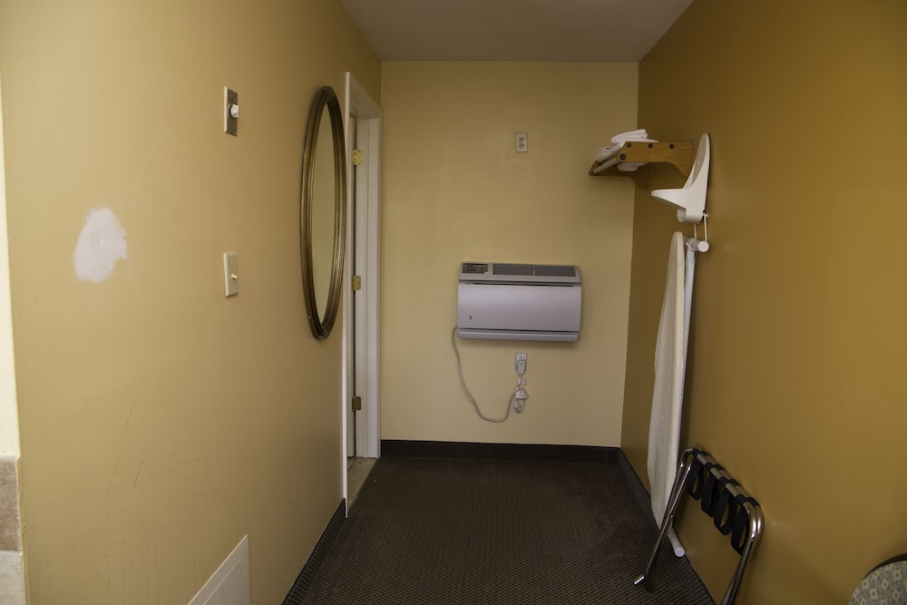 Capri inn and Suites - photo 28