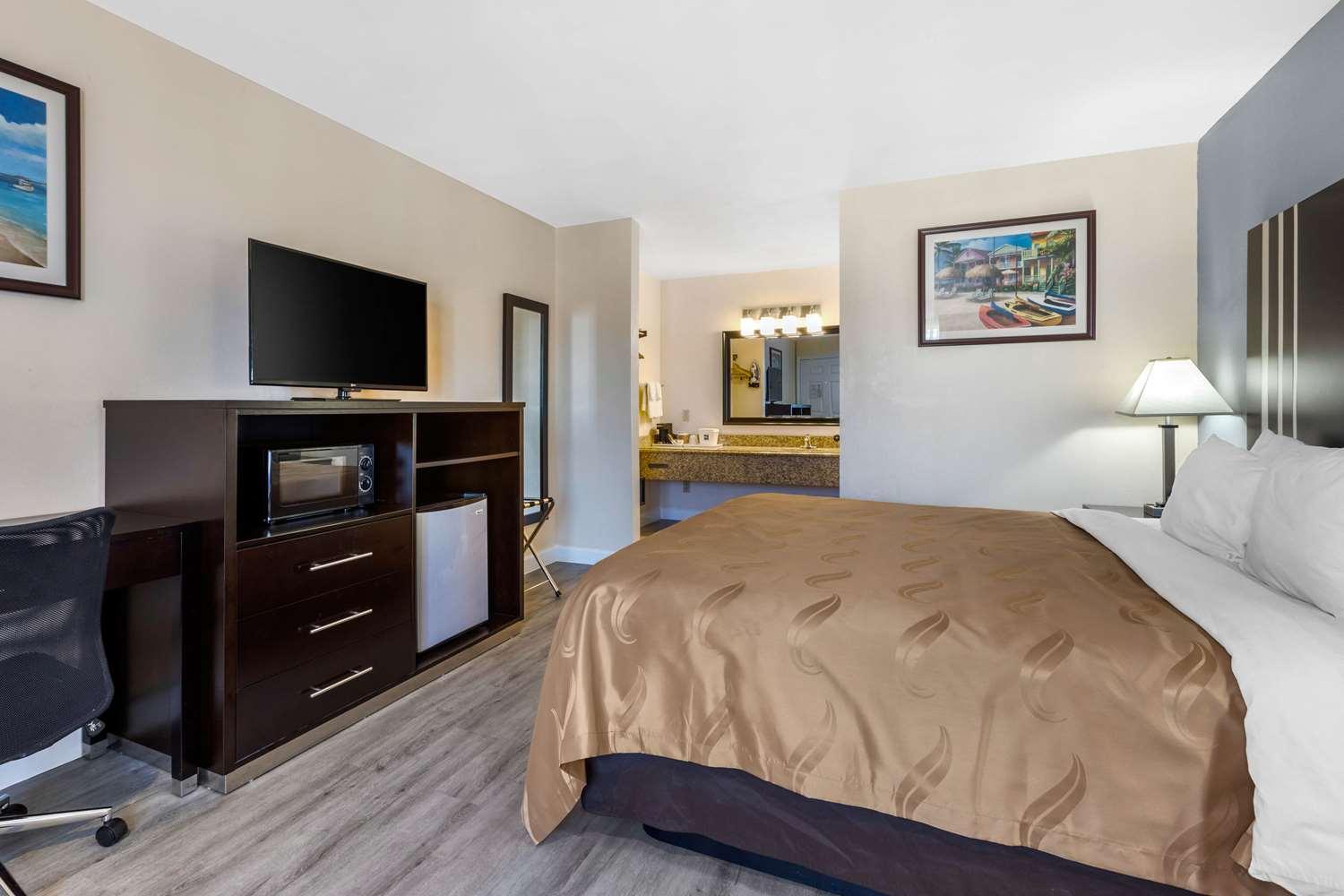 Quality Inn & Suites Huntington Beach Fountain Valley - photo 12