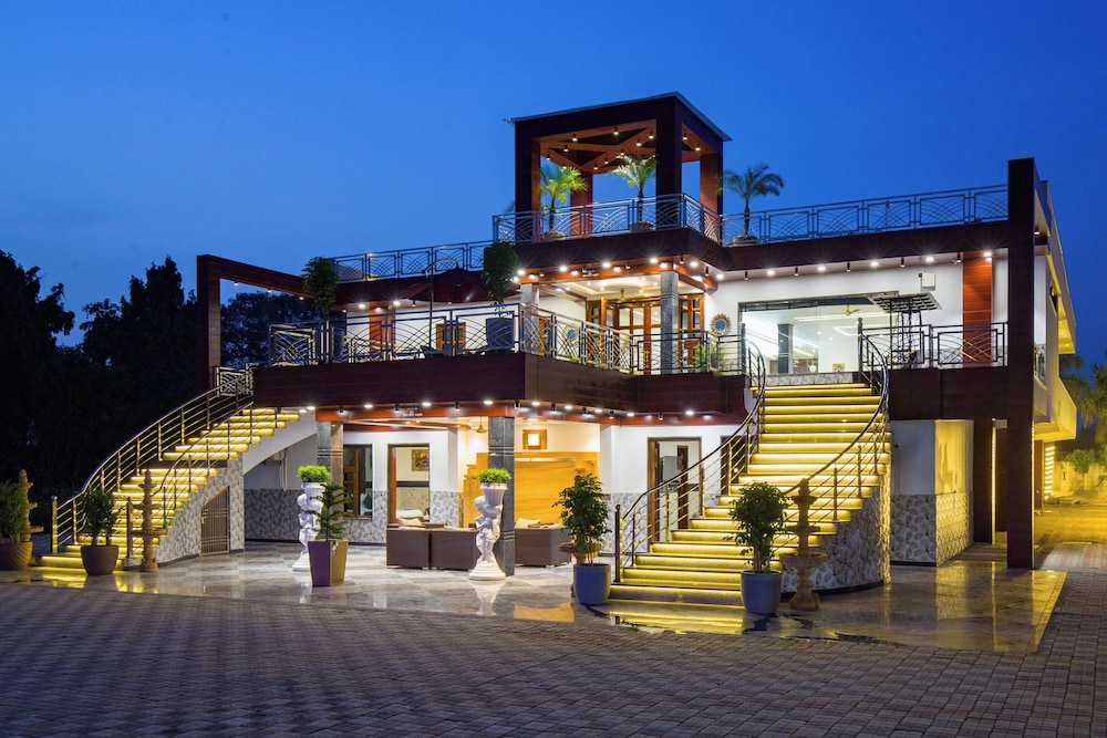 ELIVAAS Ivory estate 5 BHK Farm with Pvt Pool Gazebos & Lounge Area in Faridabad, India