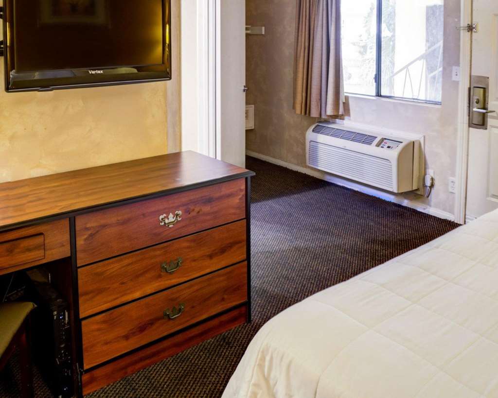 Rodeway Inn near Venice Beach - photo 14