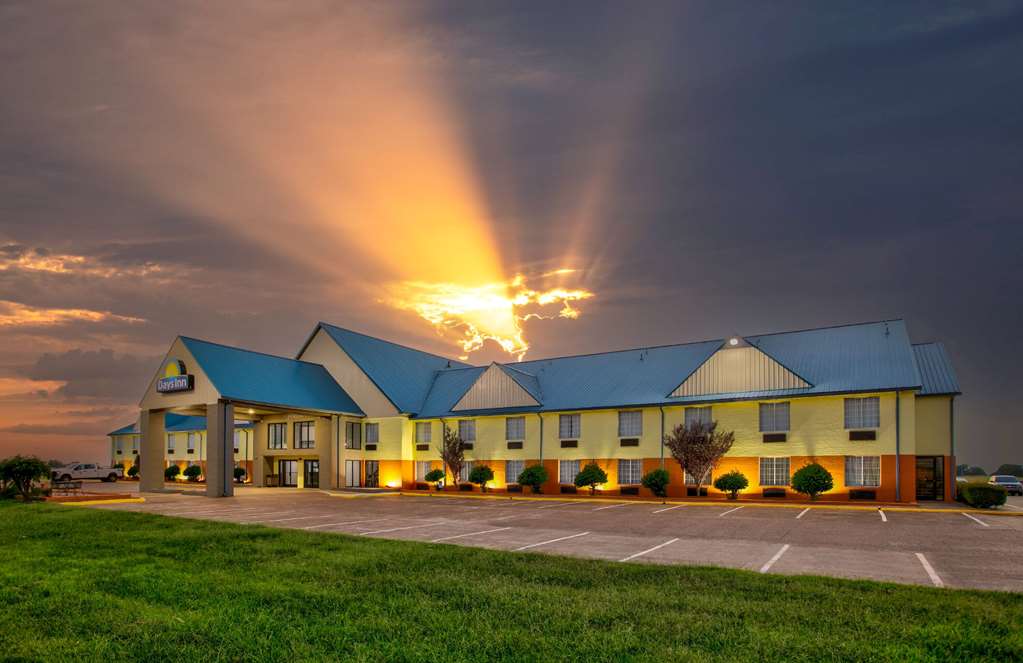 Days Inn by Wyndham Tunica Resorts - photo 11