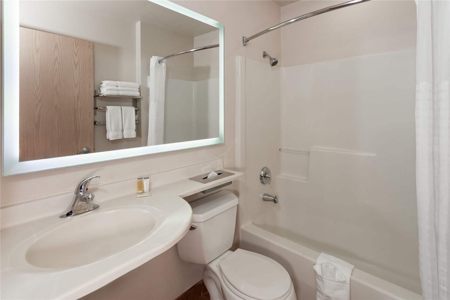 Days Inn & Suites by Wyndham Spokane Airport Airway Heights - photo 15