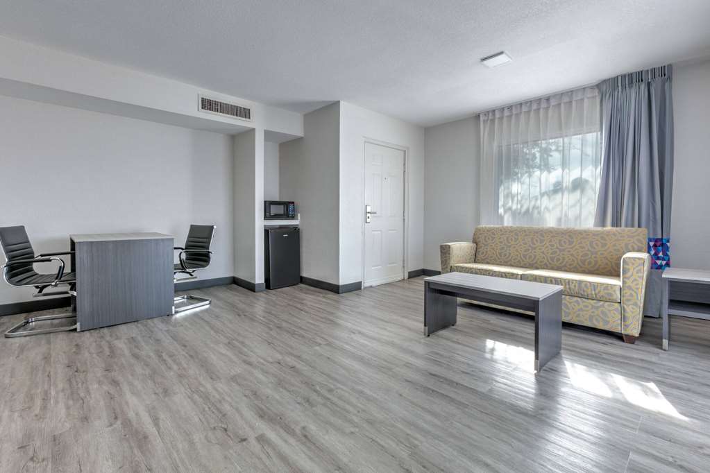 La Quinta Inn by Wyndham Dallas Uptown - photo 81