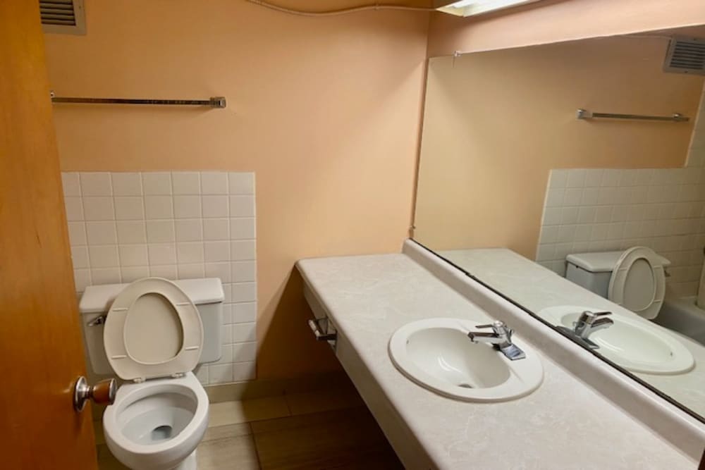 Red Carpet Inn & Suites Lima - photo 37