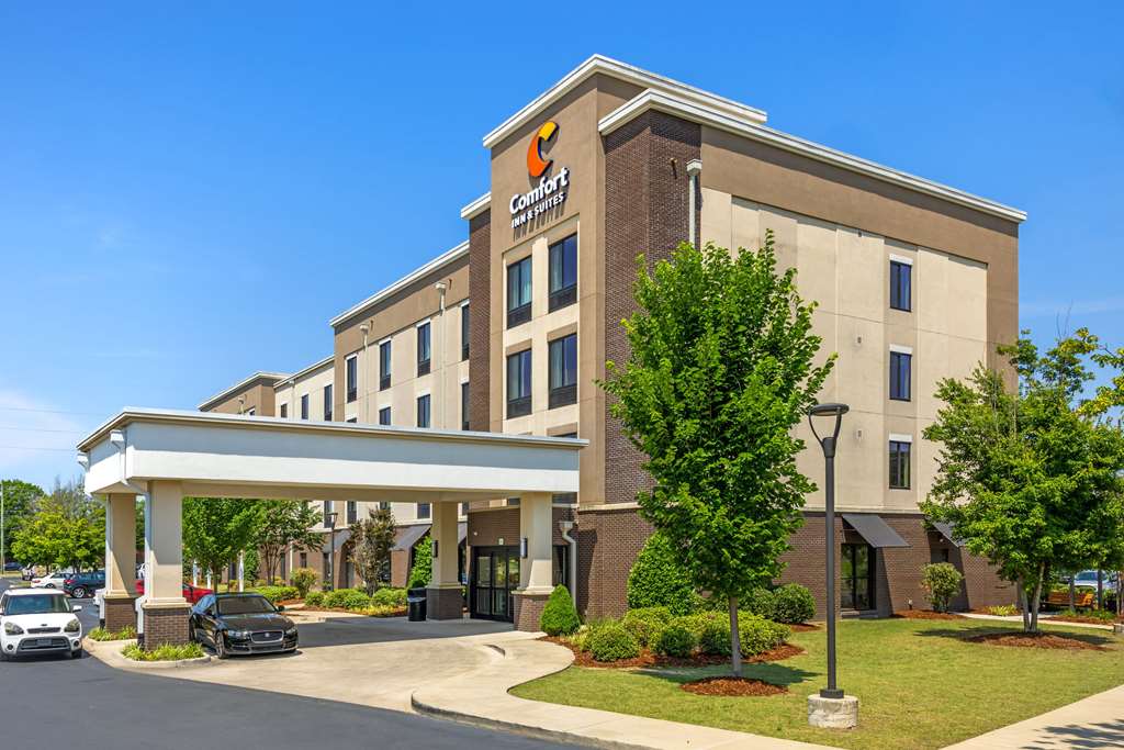 Comfort Inn & Suites at CrossPlex Village in Birmingham, United States
