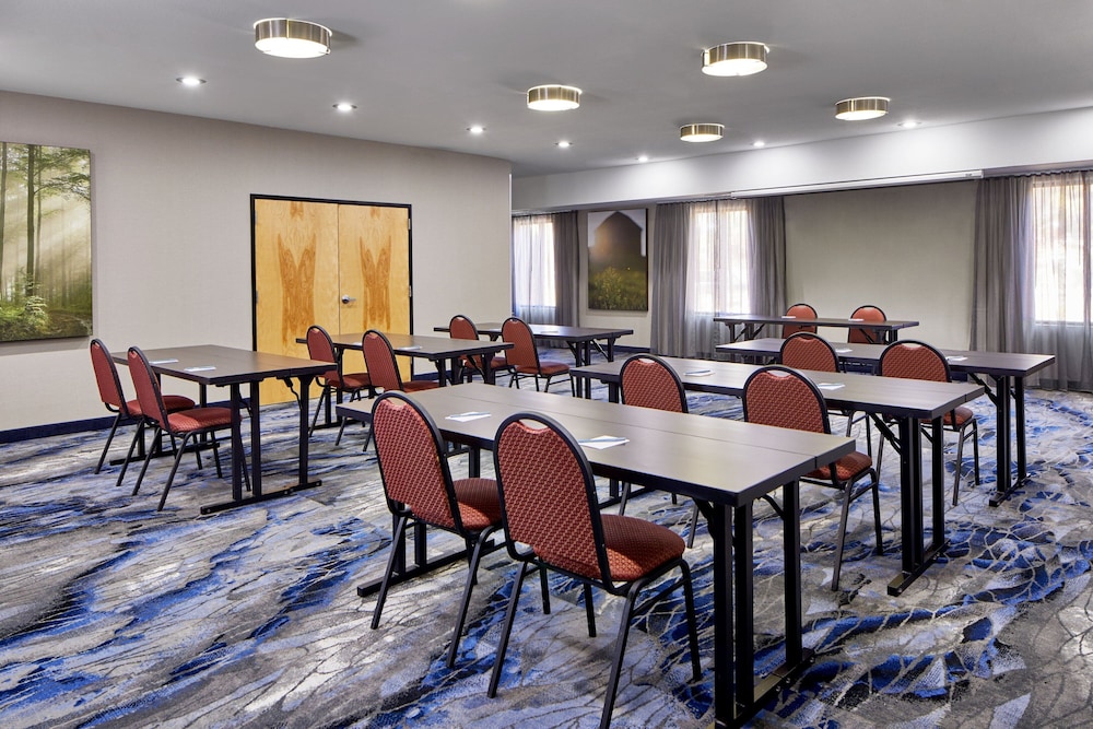 Fairfield Inn and Suites Gainesville - photo 25