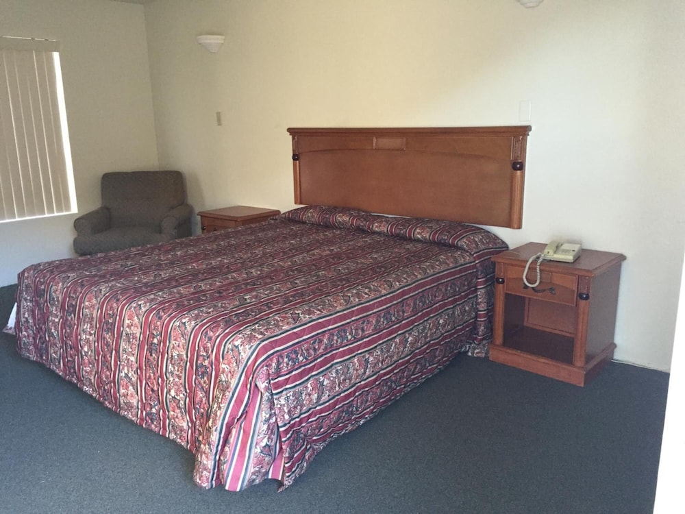 Golden Hills Motel - photo 7