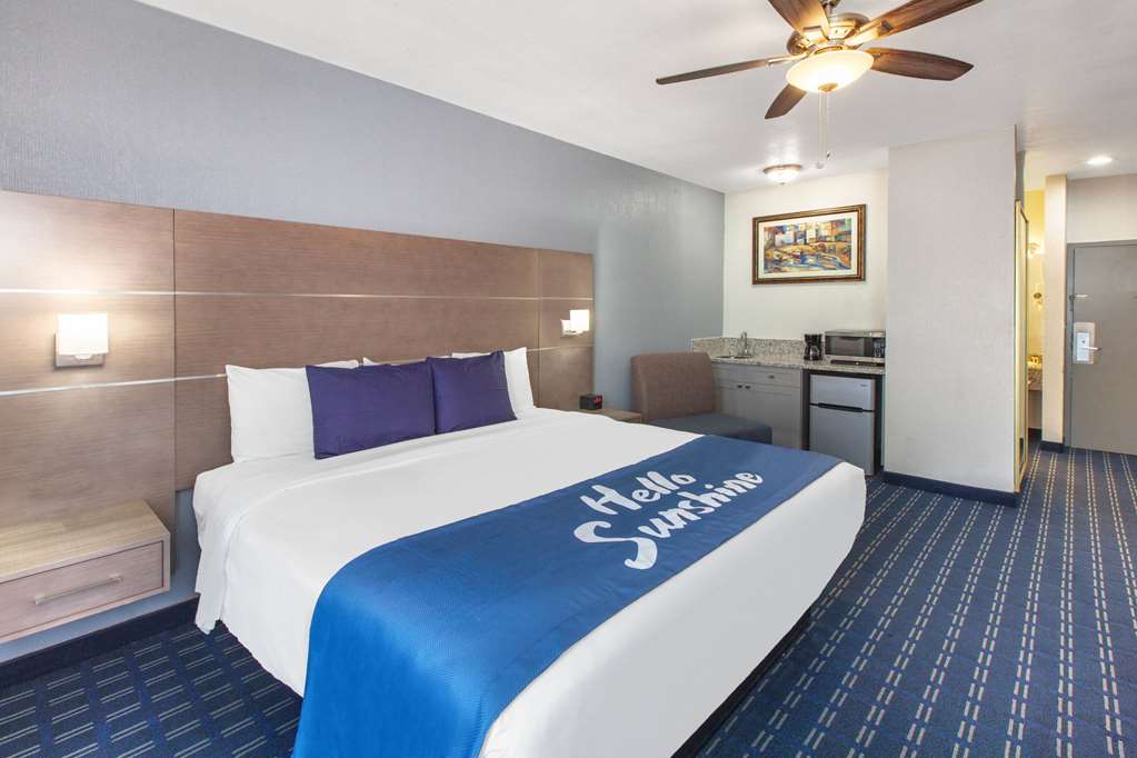 Days Inn & Suites by Wyndham Webster NASA ClearLake Houston - photo 19