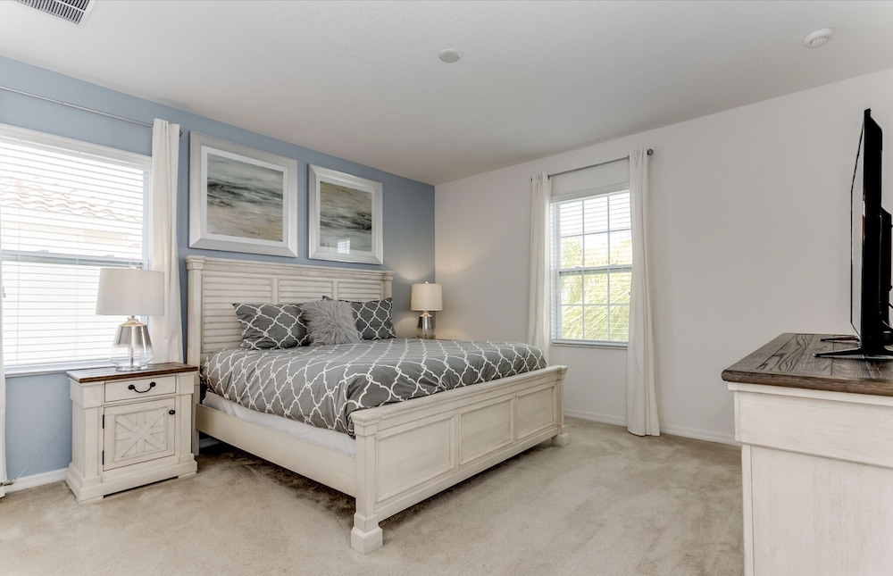 Beautiful 9 bedroom pool home located in the Solterra Resort home - photo 8