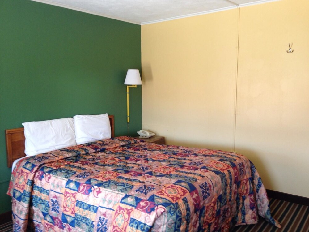 Family Budget Inn - photo 13