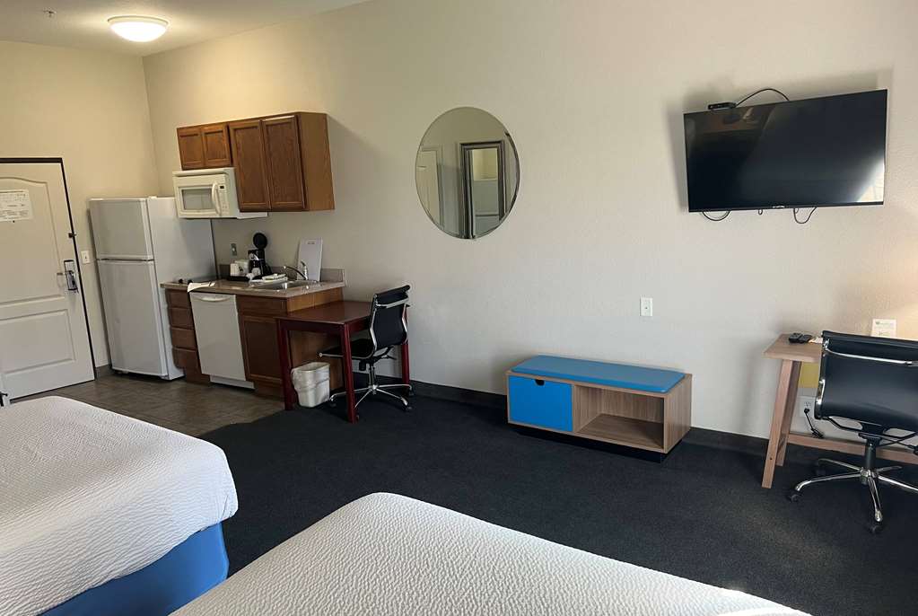 Days Inn & Suites by Wyndham Columbus NE - photo 20