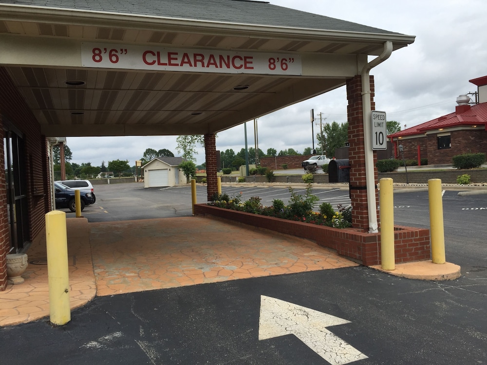 Highway Inn - photo 31