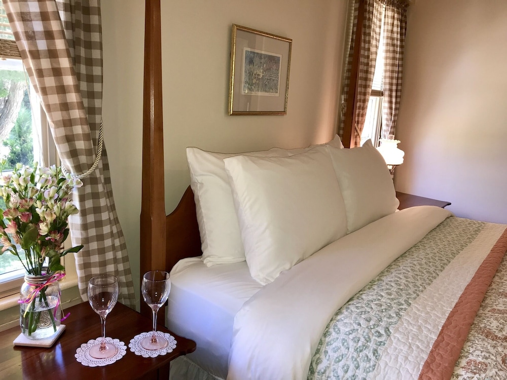 Spring Hill Inn - carbon neutral hotel in Storrs