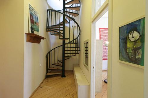Bright 3BR Apartment in Old Tbilisi by Wehost