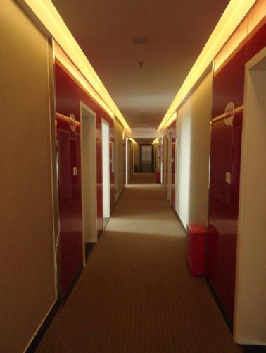 Thank Inn Chain Hotel Sichuan Ganzi Kangding Lucheng Town Xinshiqian Street — hotel in Ganzi
