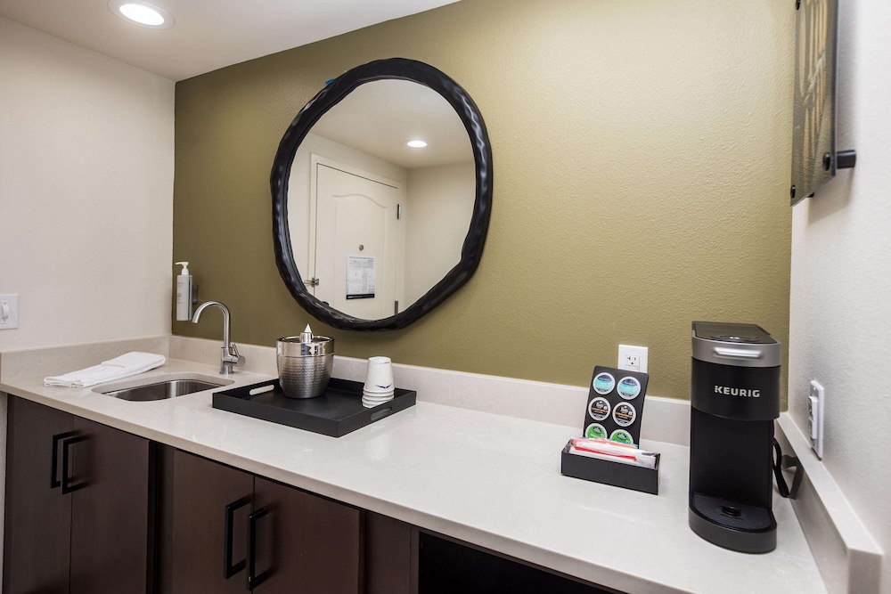 Hampton Inn and Suites Dobson - photo 5