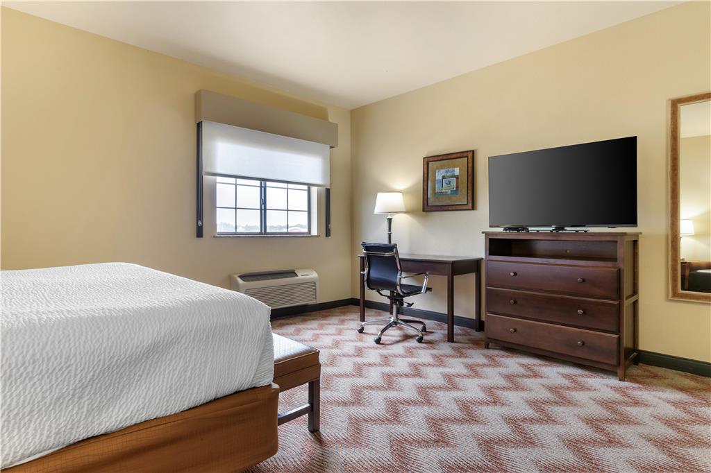 Best Western Plus Cimarron Hotel & Suites - photo 41