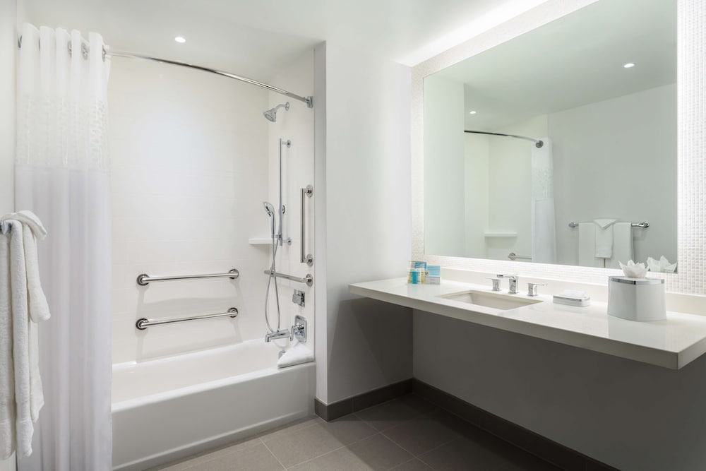 Hampton Inn & Suites Santa Monica - photo 37