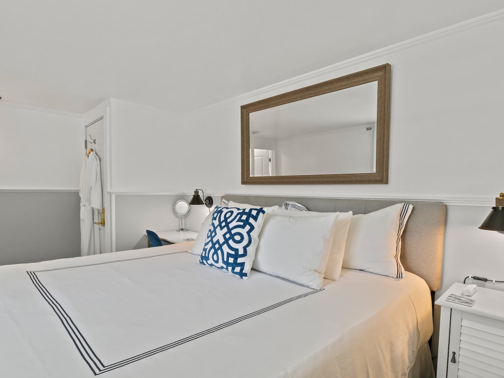 The Seagrove Suites & Guest Rooms - photo 7