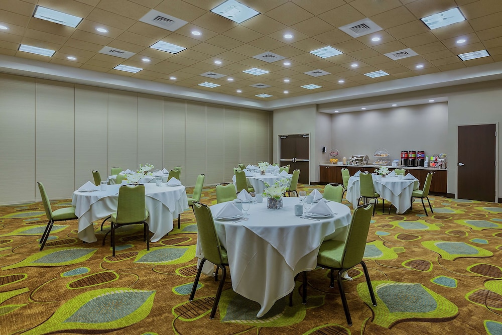 Hampton Inn & Suites Bend - photo 46