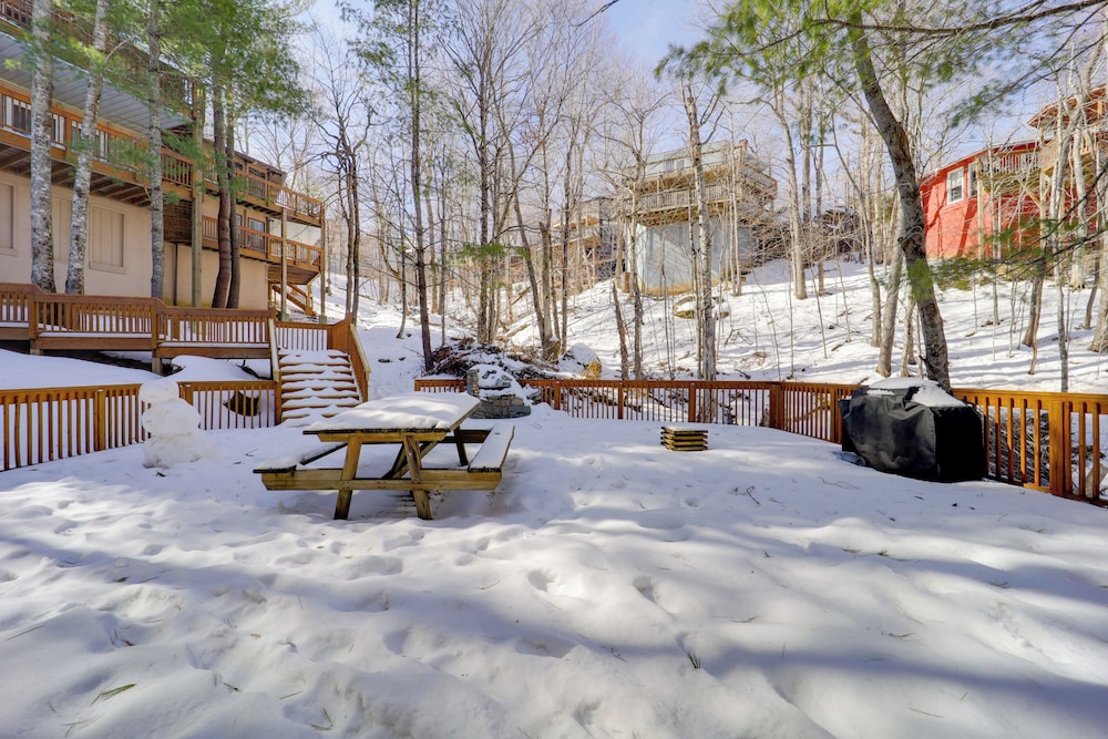 1 Mi to Beech Mountain Resort: Comfy Condo - photo 2