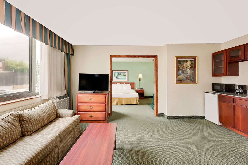 Baymont by Wyndham Keokuk - photo 15