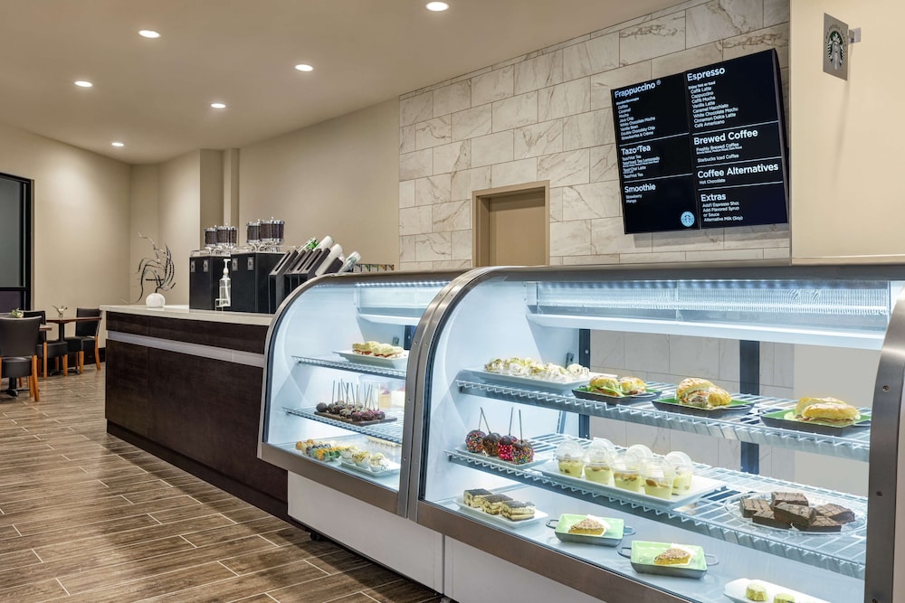 Embassy Suites by Hilton Round Rock - photo 34
