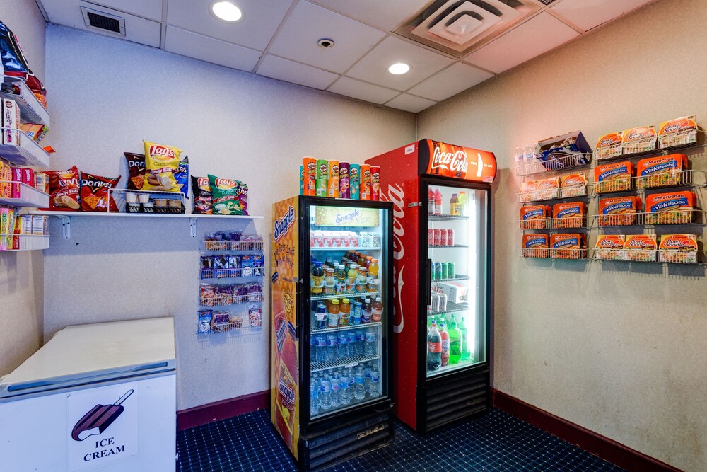 University Hotel & Suites - photo 28