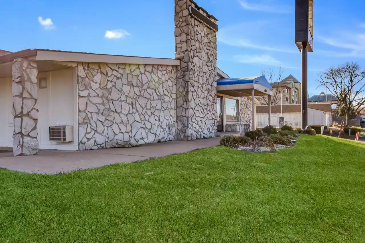 Rodeway Inn Fenton MO - photo 3