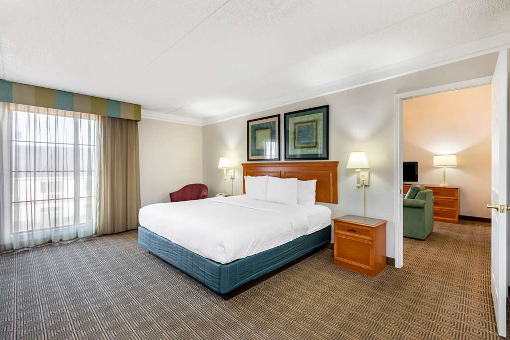 La Quinta Inn by Wyndham El Paso West - photo 18