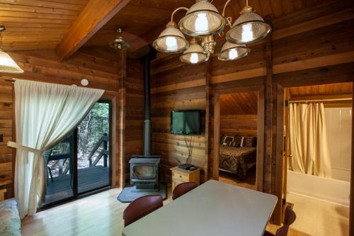 Lake Texoma Camping Resort Cabin 4 - photo 2