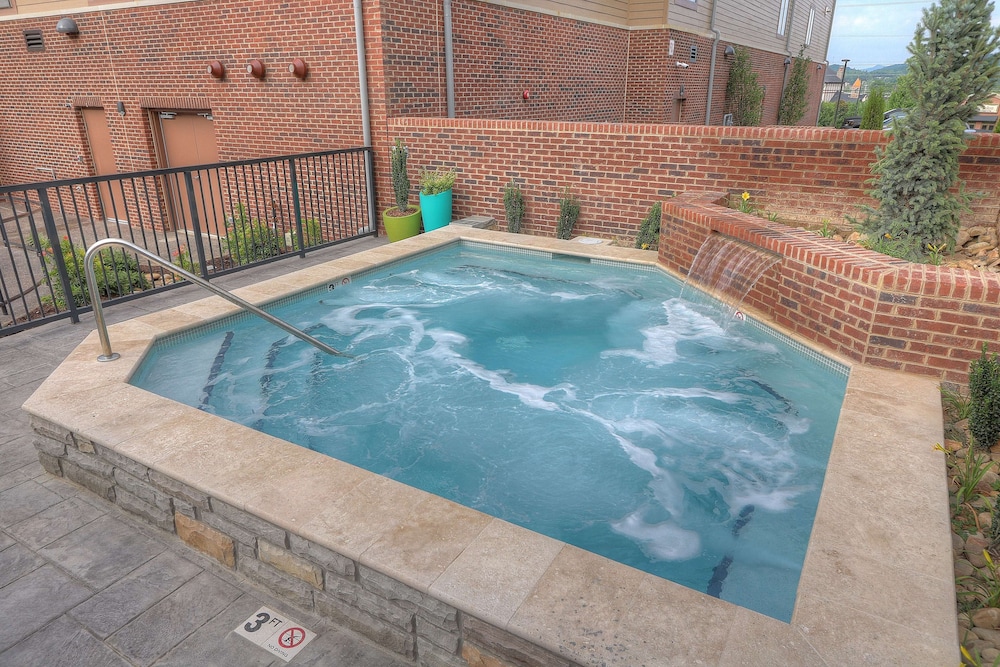 Hilton Garden Inn Pigeon Forge - photo 54