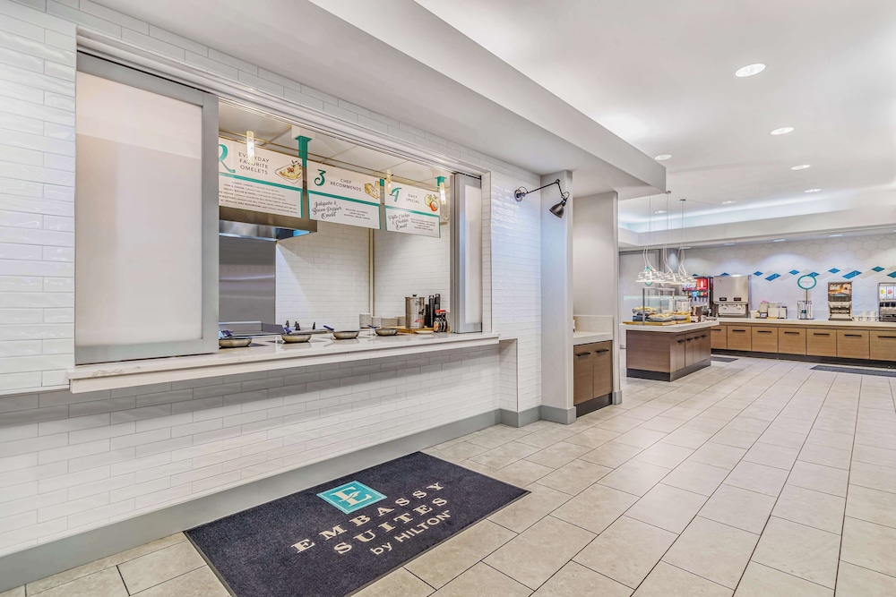 Embassy Suites by Hilton Detroit Metro Airport - photo 37